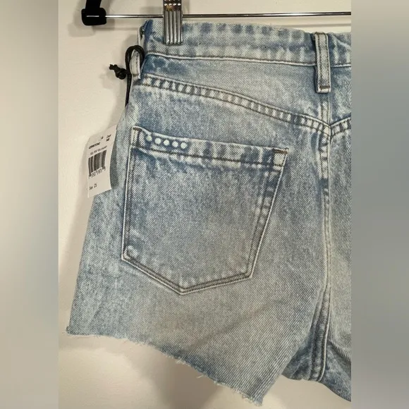 NWT BLANKNYC The Reeve Ultra High-Rise Frayed Hem Light Denim Shorts Size 25
