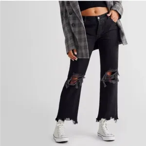 NWT Free People We The Free Maggie Mid Rise Straight Leg Crop Distressed Jeans