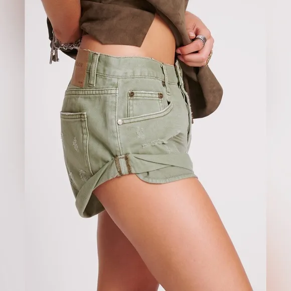 NWT One Teaspoon Bandits Low Waist Denim Shorts - Super Khaki size 23