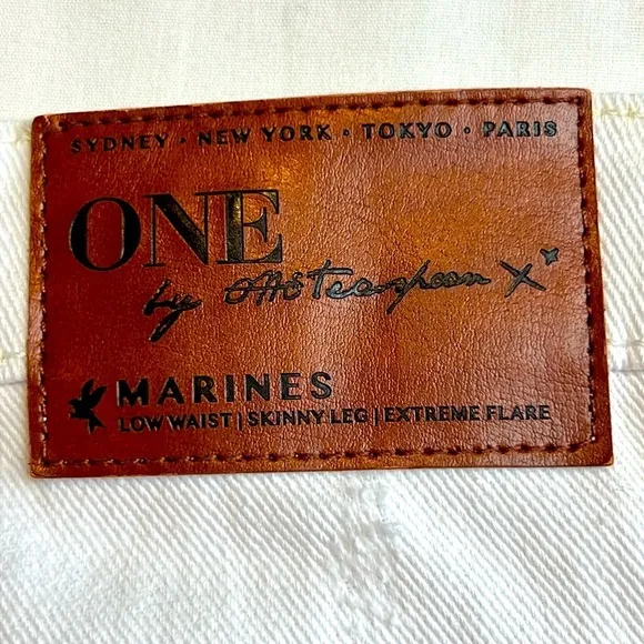 One Teaspoon LUXE WHITE MARINES Super Flared distressed, Jean’s SZ 28