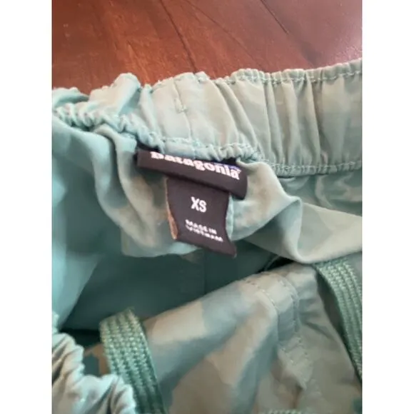 Patagonia Women's Barely Baggies Shorts Inseam 2 1/2&quot; Teal Sea Green XS Nylon