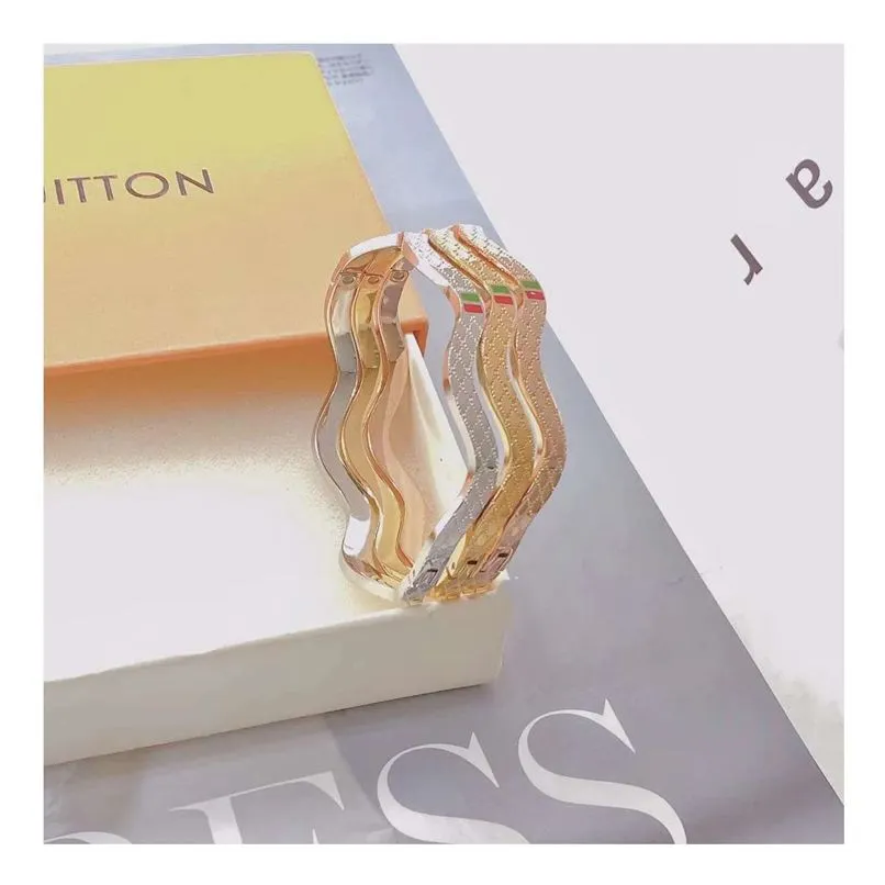 Premium Quality Stainless Steel Gold Plated Fashion Bracelet Bangle for Women