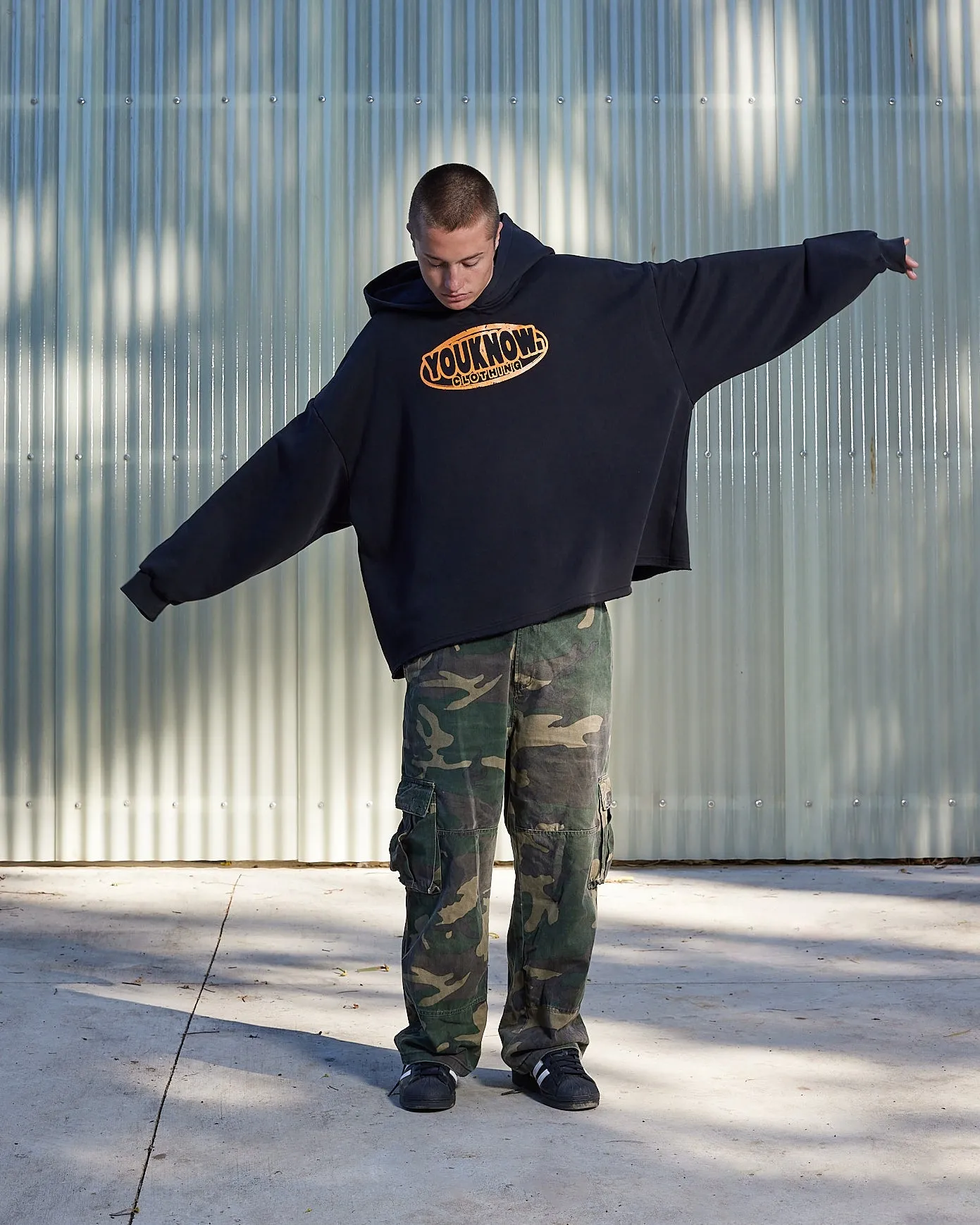 RAW HEM HOODIE | Black