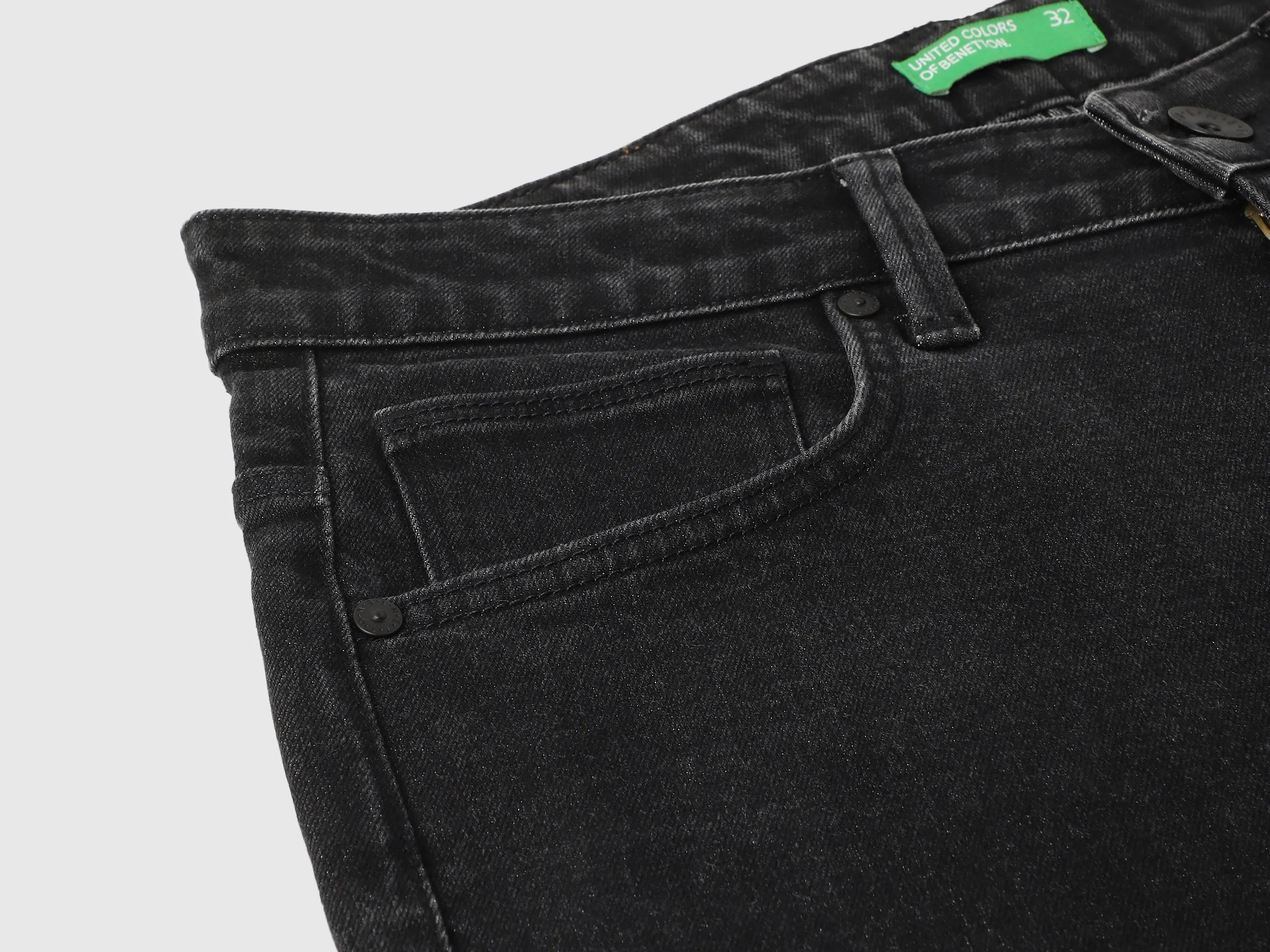 Solid Tapered Fit Jeans