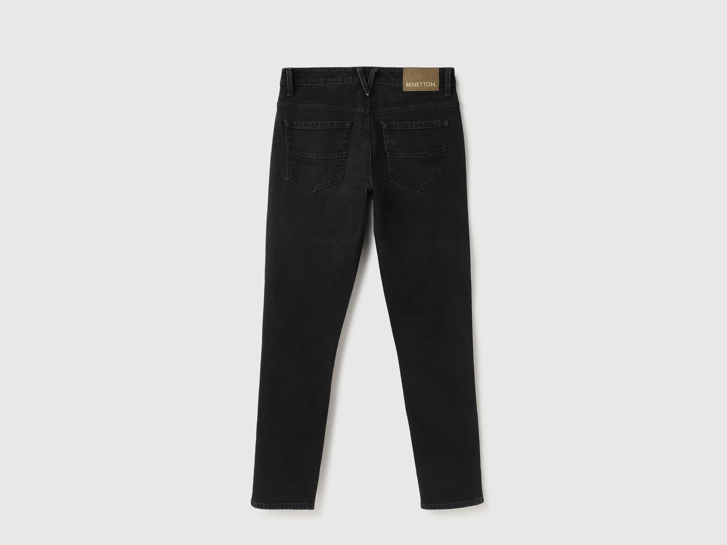 Solid Tapered Fit Jeans