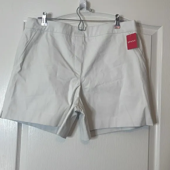 SPANX On-the-Go 6” Shorts with Ultimate Opacity Technology White Shorts XL