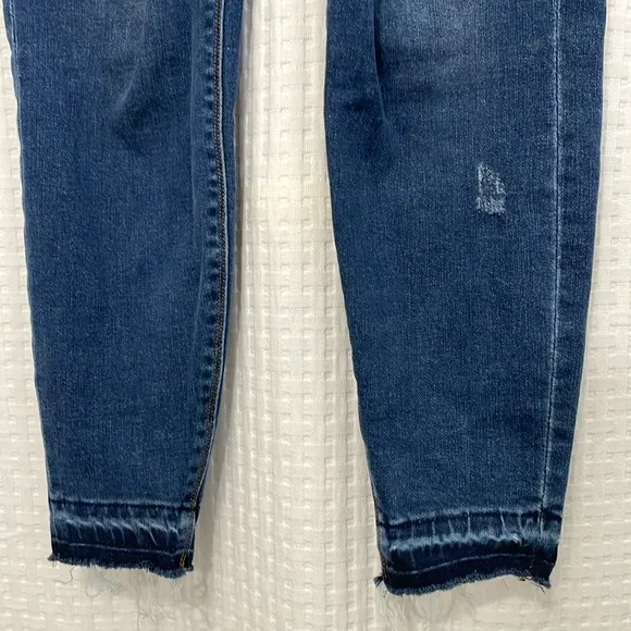 Spanx Size Large distressed blue Jean-ish ankle leggings. Medium wash.‎ EUC