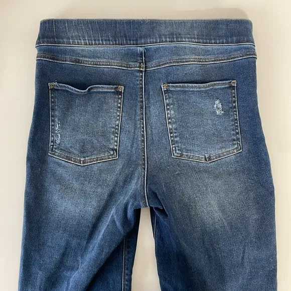 Spanx Size Large distressed blue Jean-ish ankle leggings. Medium wash.‎ EUC