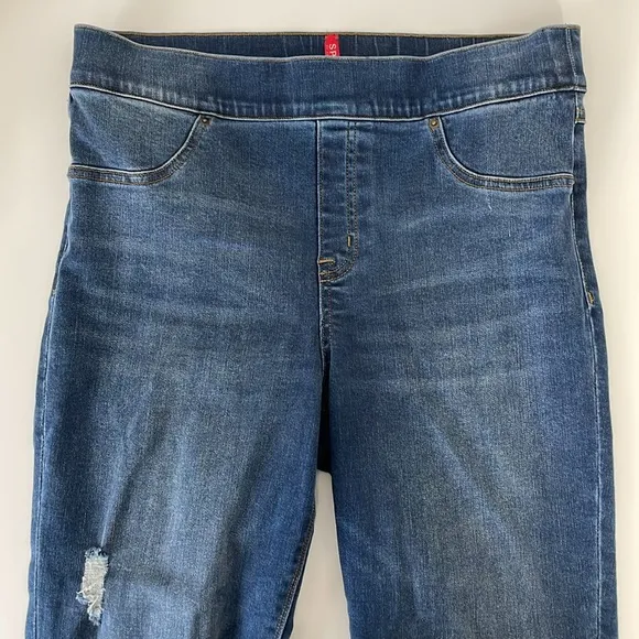 Spanx Size Large distressed blue Jean-ish ankle leggings. Medium wash.‎ EUC