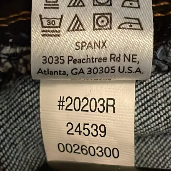 Spanx Size Large distressed blue Jean-ish ankle leggings. Medium wash.‎ EUC