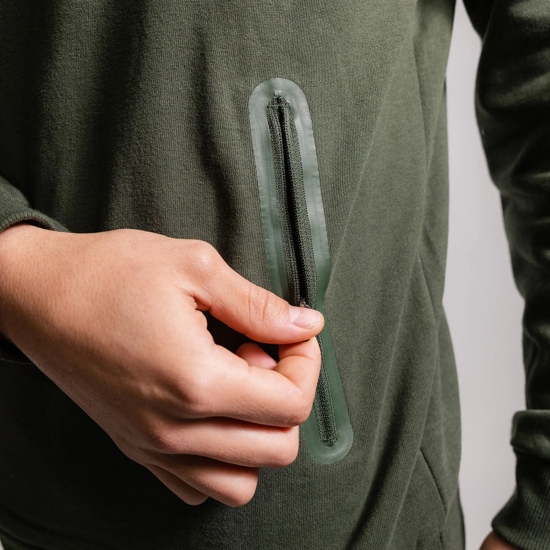 THE BRAVE - MEN'S SIGNATURE OVERHEAD HOODIE 2.0 - DARK OLIVE