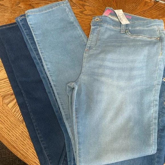 The Place NWT WOMAN 10-14 TWEEN 18plus Bundle 3 pairs jean Jeggings