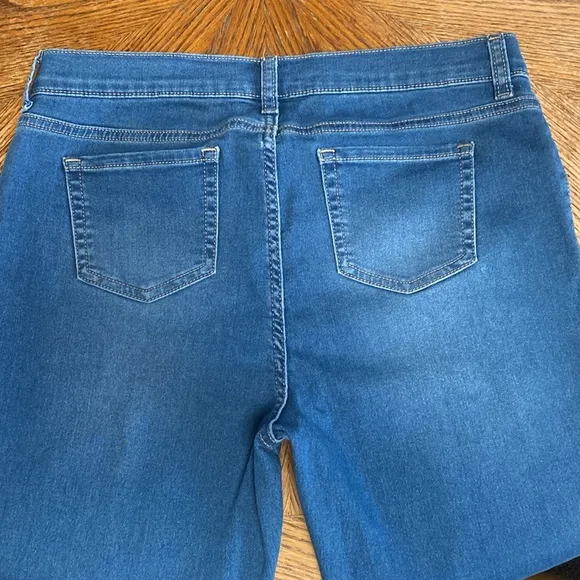 The Place NWT WOMAN 10-14 TWEEN 18plus Bundle 3 pairs jean Jeggings