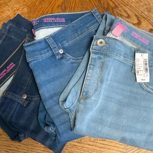 The Place NWT WOMAN 10-14 TWEEN 18plus Bundle 3 pairs jean Jeggings