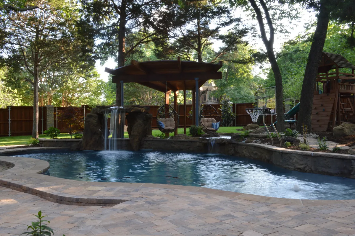 Universal Rocks Infinity Spa - Pool Spillover