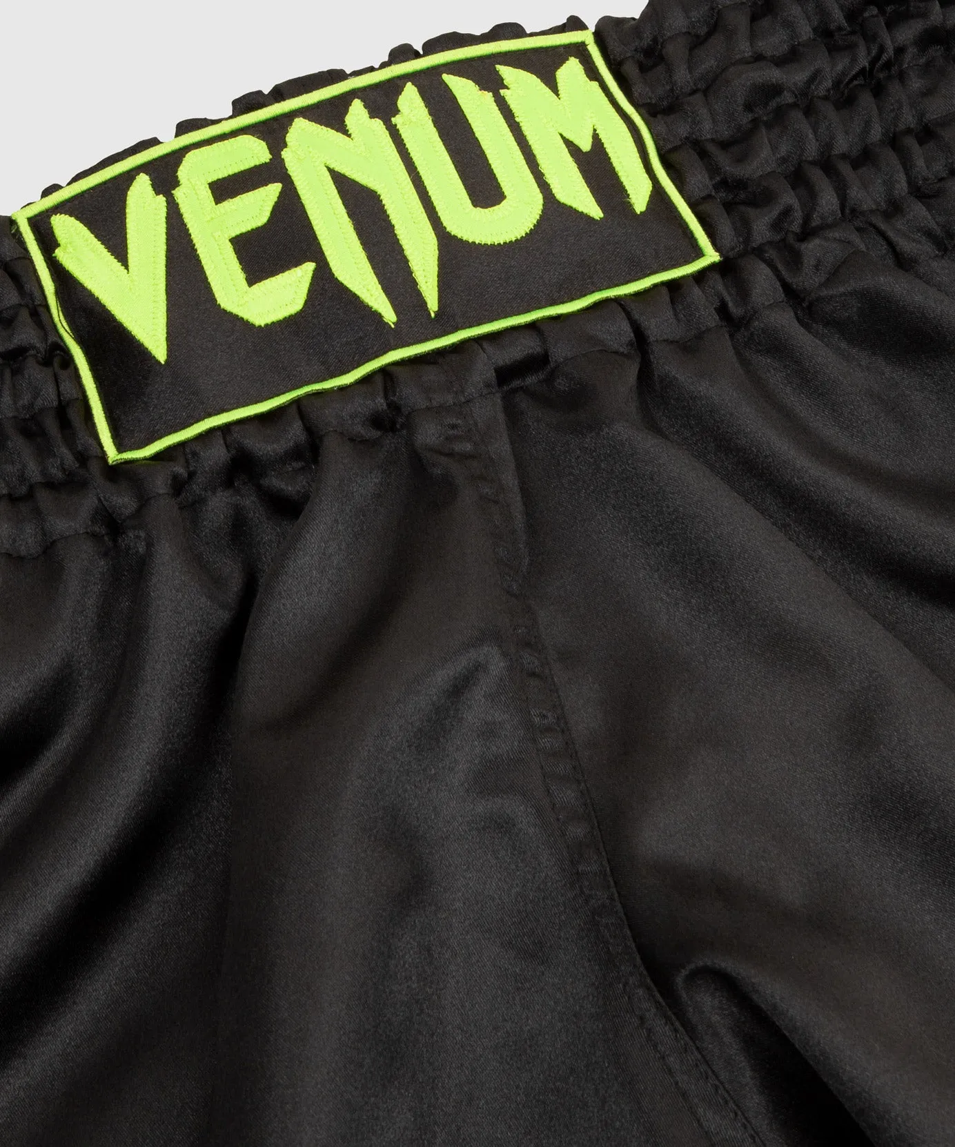 Venum Muay Thai Shorts Classic - Zwart/fluorescerend geel