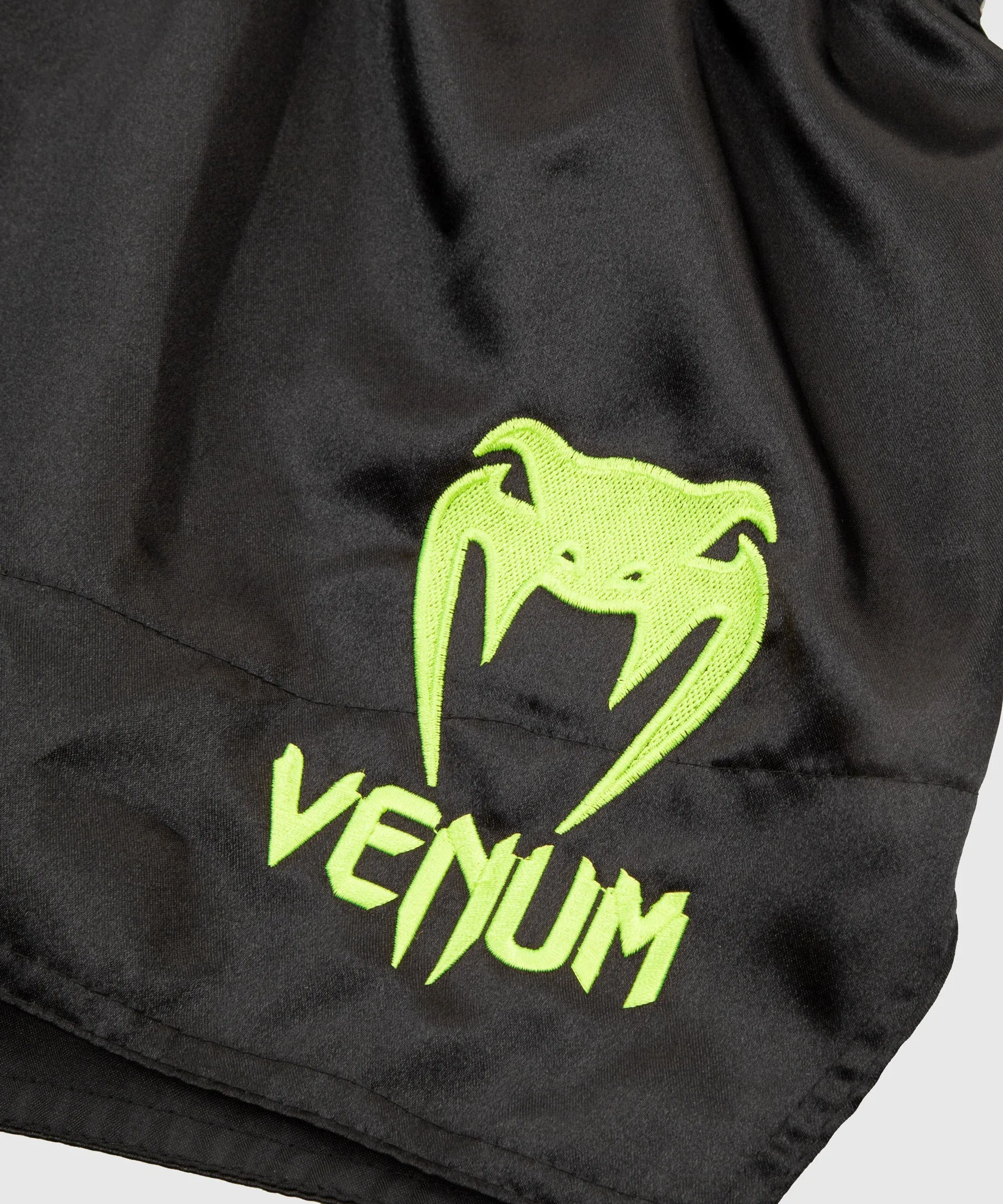 Venum Muay Thai Shorts Classic - Zwart/fluorescerend geel