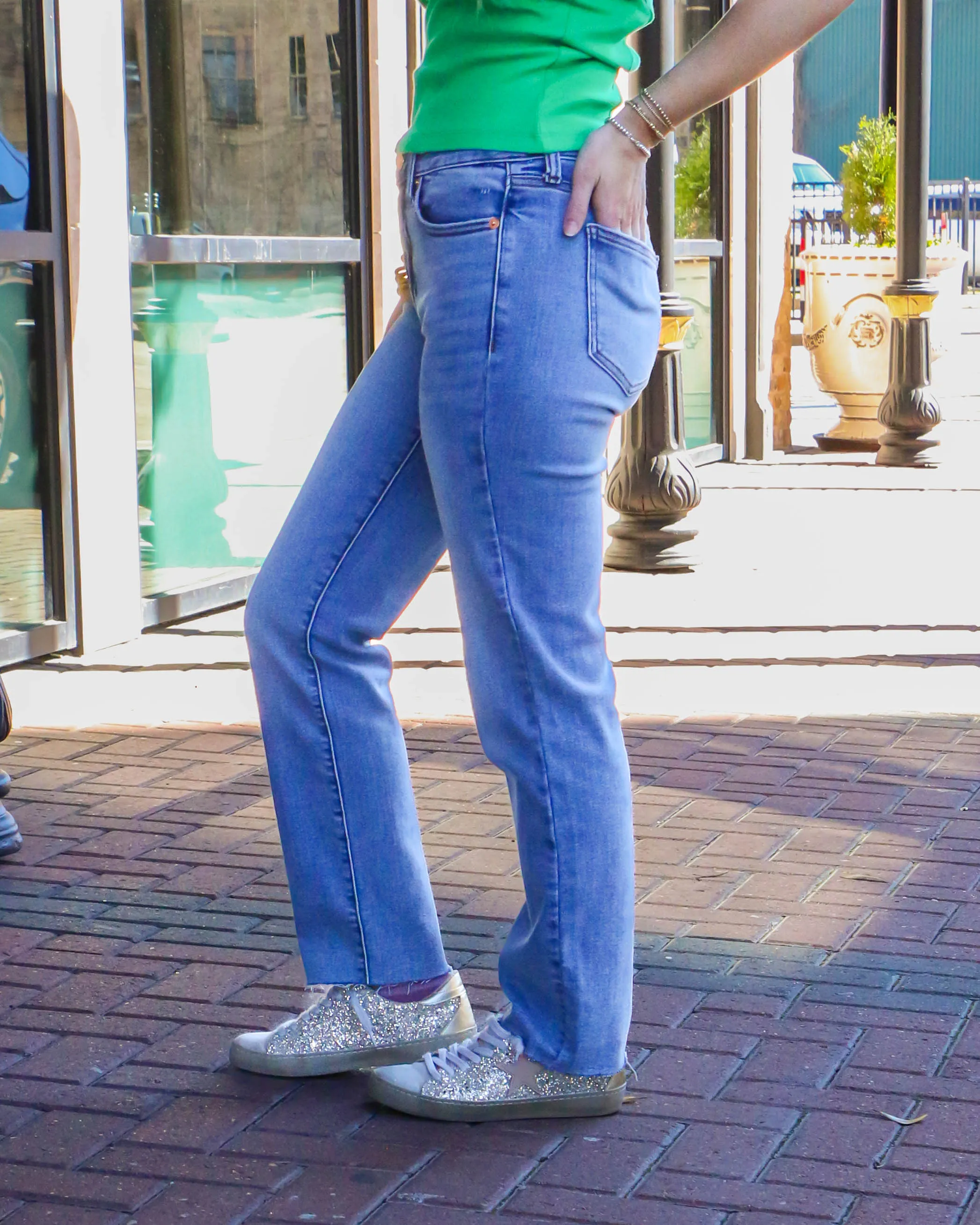 VINTAGE MID RISE SLIM STRAIGHT JEANS WITH RAW HEM