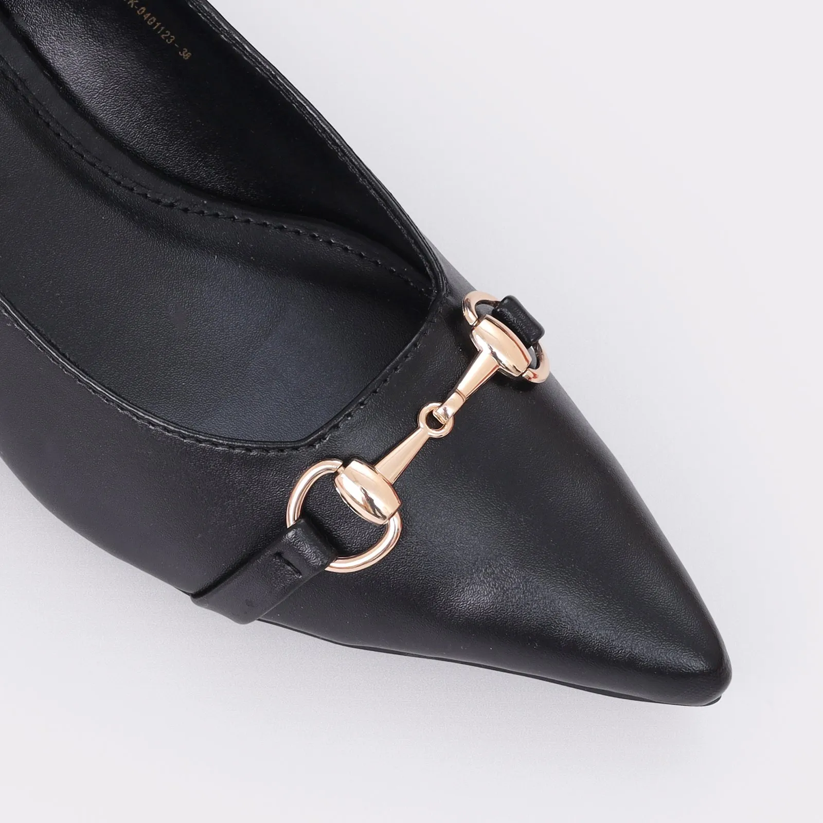 Women pointed-toe heels